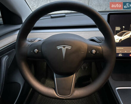Белый Тесла Модель 3, объемом двигателя 0 л и пробегом 52 тыс. км за 21500 $, фото 21 на Automoto.ua
