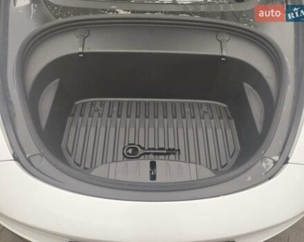 Білий Тесла Модель 3, об'ємом двигуна 0 л та пробігом 79 тис. км за 16200 $, фото 29 на Automoto.ua