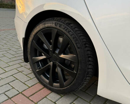 Білий Тесла Модель 3, об'ємом двигуна 0 л та пробігом 76 тис. км за 21500 $, фото 8 на Automoto.ua