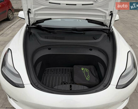 Білий Тесла Модель 3, об'ємом двигуна 0 л та пробігом 64 тис. км за 24900 $, фото 17 на Automoto.ua