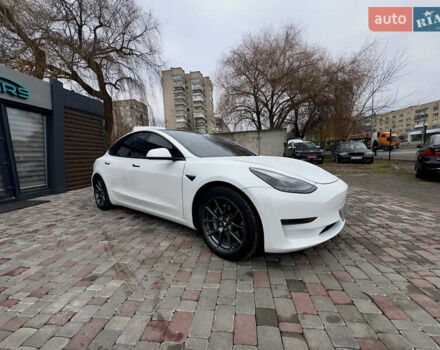 Білий Тесла Модель 3, об'ємом двигуна 0 л та пробігом 84 тис. км за 18300 $, фото 44 на Automoto.ua