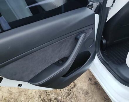 Білий Тесла Модель 3, об'ємом двигуна 0 л та пробігом 68 тис. км за 19200 $, фото 26 на Automoto.ua