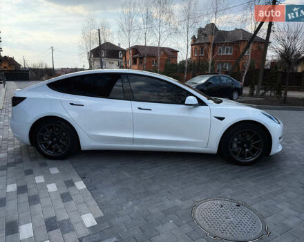 Белый Тесла Модель 3, объемом двигателя 0 л и пробегом 37 тыс. км за 19999 $, фото 140 на Automoto.ua