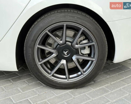 Белый Тесла Модель 3, объемом двигателя 0 л и пробегом 37 тыс. км за 19999 $, фото 91 на Automoto.ua