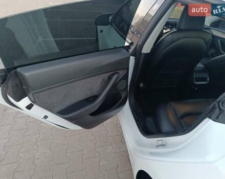 Белый Тесла Модель 3, объемом двигателя 0 л и пробегом 142 тыс. км за 17500 $, фото 3 на Automoto.ua