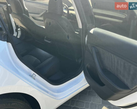 Белый Тесла Модель 3, объемом двигателя 0 л и пробегом 39 тыс. км за 20200 $, фото 24 на Automoto.ua