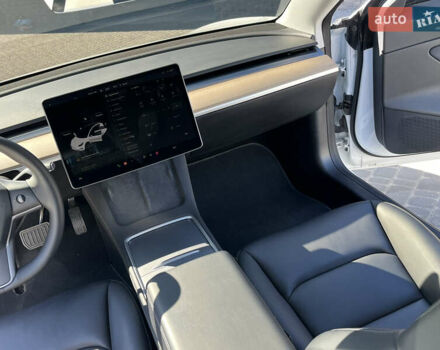 Белый Тесла Модель 3, объемом двигателя 0 л и пробегом 39 тыс. км за 20200 $, фото 28 на Automoto.ua