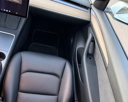 Белый Тесла Модель 3, объемом двигателя 0 л и пробегом 266 тыс. км за 13900 $, фото 13 на Automoto.ua