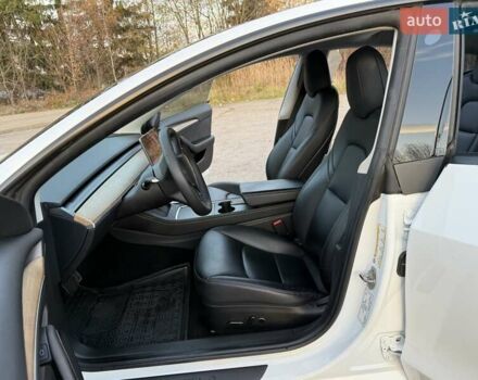 Білий Тесла Модель 3, об'ємом двигуна 0 л та пробігом 88 тис. км за 20950 $, фото 44 на Automoto.ua