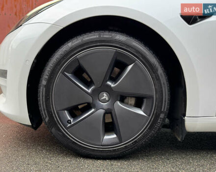 Белый Тесла Модель 3, объемом двигателя 0 л и пробегом 45 тыс. км за 29000 $, фото 35 на Automoto.ua