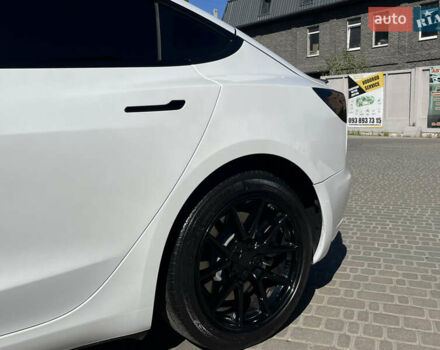Белый Тесла Модель 3, объемом двигателя 0 л и пробегом 39 тыс. км за 21100 $, фото 5 на Automoto.ua