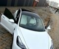 Білий Тесла Модель 3, об'ємом двигуна 0.15 л та пробігом 92 тис. км за 16900 $, фото 5 на Automoto.ua
