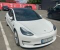 Белый Тесла Модель 3, объемом двигателя 0 л и пробегом 64 тыс. км за 22000 $, фото 2 на Automoto.ua