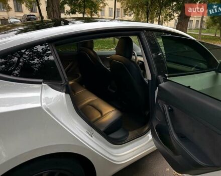 Тесла Модель 3 2021 у Києві на Automoto.ua Білий Тесла Модель 3, об'ємом двигуна 0 л та пробігом 105 тис. км за 19500 $, фото 9 на Automoto.ua