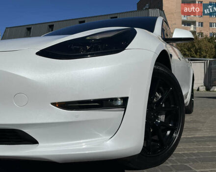 Белый Тесла Модель 3, объемом двигателя 0 л и пробегом 39 тыс. км за 20200 $, фото 2 на Automoto.ua