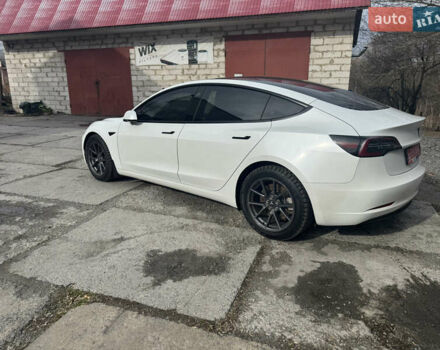 Белый Тесла Модель 3, объемом двигателя 0 л и пробегом 44 тыс. км за 18700 $, фото 5 на Automoto.ua
