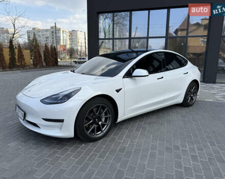 Белый Тесла Модель 3, объемом двигателя 0 л и пробегом 37 тыс. км за 19999 $, фото 12 на Automoto.ua