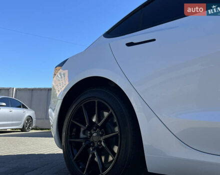 Белый Тесла Модель 3, объемом двигателя 0 л и пробегом 39 тыс. км за 21100 $, фото 19 на Automoto.ua