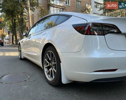 Белый Тесла Модель 3, объемом двигателя 0 л и пробегом 60 тыс. км за 19900 $, фото 4 на Automoto.ua