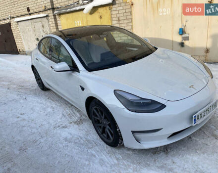 Білий Тесла Модель 3, об'ємом двигуна 0 л та пробігом 52 тис. км за 18500 $, фото 2 на Automoto.ua