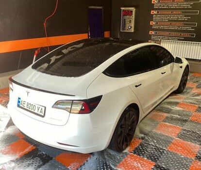 Белый Тесла Модель 3, объемом двигателя 0 л и пробегом 40 тыс. км за 27000 $, фото 1 на Automoto.ua