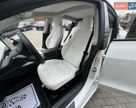 Белый Тесла Модель 3, объемом двигателя 0 л и пробегом 74 тыс. км за 21999 $, фото 9 на Automoto.ua