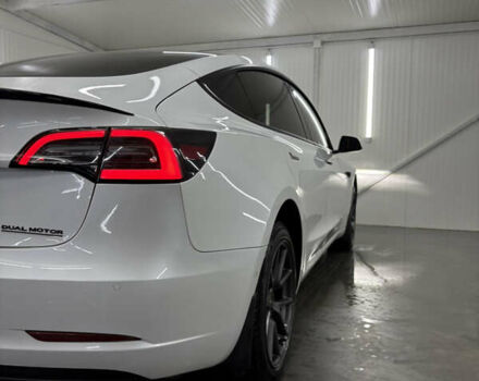 Білий Тесла Модель 3, об'ємом двигуна 0 л та пробігом 113 тис. км за 20200 $, фото 41 на Automoto.ua