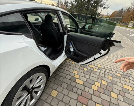 Белый Тесла Модель 3, объемом двигателя 0 л и пробегом 98 тыс. км за 19000 $, фото 24 на Automoto.ua