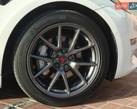 Тесла Модель 3 2021 у Одесі на Automoto.ua Білий Тесла Модель 3, об'ємом двигуна 0 л та пробігом 56 тис. км за 18989 $, фото 15 на Automoto.ua