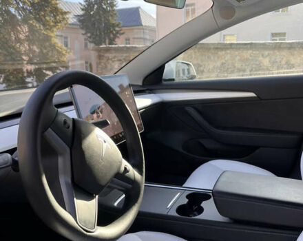 Білий Тесла Модель 3, об'ємом двигуна 0 л та пробігом 64 тис. км за 21500 $, фото 22 на Automoto.ua