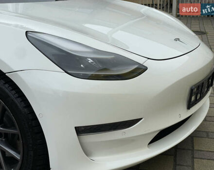 Белый Тесла Модель 3, объемом двигателя 0 л и пробегом 34 тыс. км за 18000 $, фото 48 на Automoto.ua