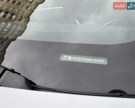 Белый Тесла Модель 3, объемом двигателя 0 л и пробегом 45 тыс. км за 29000 $, фото 49 на Automoto.ua