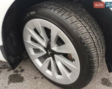 Білий Тесла Модель 3, об'ємом двигуна 0 л та пробігом 164 тис. км за 19900 $, фото 4 на Automoto.ua