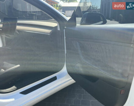 Белый Тесла Модель 3, объемом двигателя 0 л и пробегом 39 тыс. км за 21100 $, фото 30 на Automoto.ua