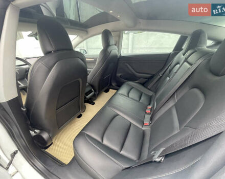 Білий Тесла Модель 3, об'ємом двигуна 0 л та пробігом 78 тис. км за 18000 $, фото 6 на Automoto.ua