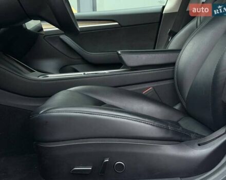 Білий Тесла Модель 3, об'ємом двигуна 0 л та пробігом 185 тис. км за 13900 $, фото 23 на Automoto.ua