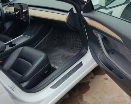 Білий Тесла Модель 3, об'ємом двигуна 0 л та пробігом 59 тис. км за 17500 $, фото 15 на Automoto.ua