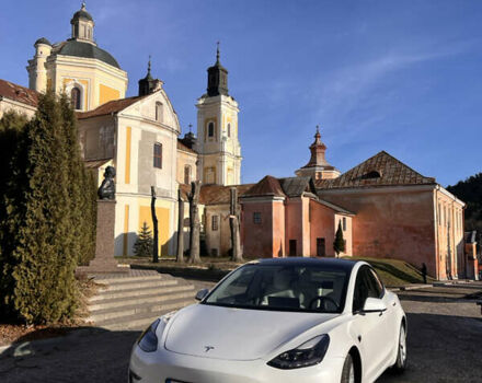 Белый Тесла Модель 3, объемом двигателя 0 л и пробегом 58 тыс. км за 22200 $, фото 1 на Automoto.ua