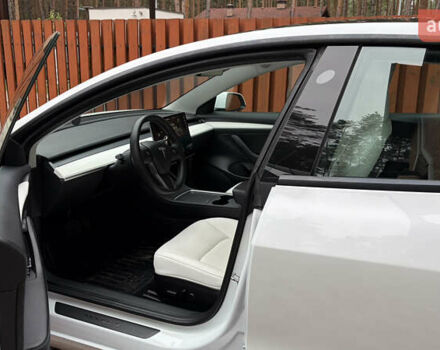 Білий Тесла Модель 3, об'ємом двигуна 0 л та пробігом 81 тис. км за 22000 $, фото 5 на Automoto.ua