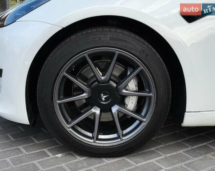 Белый Тесла Модель 3, объемом двигателя 0 л и пробегом 37 тыс. км за 19999 $, фото 144 на Automoto.ua