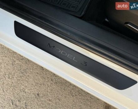 Білий Тесла Модель 3, об'ємом двигуна 0 л та пробігом 88 тис. км за 20950 $, фото 45 на Automoto.ua