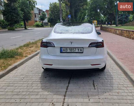 Белый Тесла Модель 3, объемом двигателя 0 л и пробегом 61 тыс. км за 15800 $, фото 4 на Automoto.ua