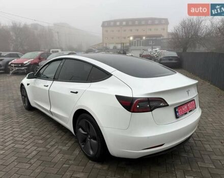 Белый Тесла Модель 3, объемом двигателя 0 л и пробегом 100 тыс. км за 12900 $, фото 3 на Automoto.ua