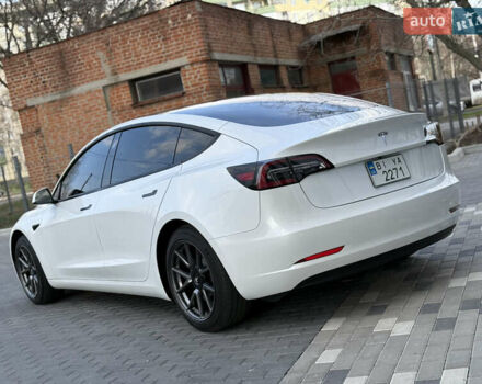 Белый Тесла Модель 3, объемом двигателя 0 л и пробегом 37 тыс. км за 19999 $, фото 33 на Automoto.ua