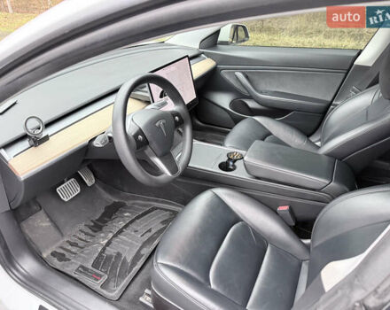 Білий Тесла Модель 3, об'ємом двигуна 0 л та пробігом 119 тис. км за 20800 $, фото 11 на Automoto.ua