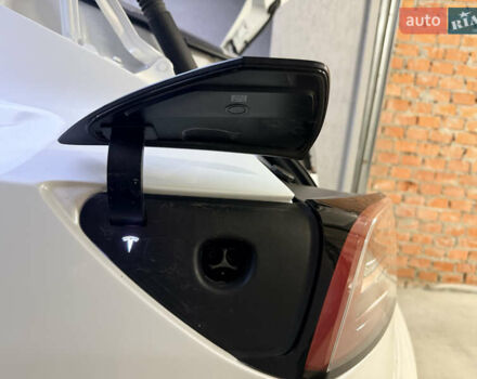 Белый Тесла Модель 3, объемом двигателя 0 л и пробегом 59 тыс. км за 22800 $, фото 7 на Automoto.ua