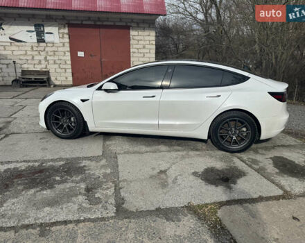 Белый Тесла Модель 3, объемом двигателя 0 л и пробегом 44 тыс. км за 18700 $, фото 6 на Automoto.ua
