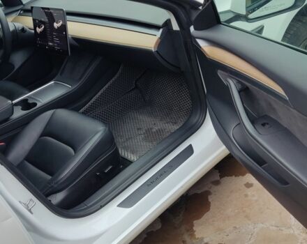 Белый Тесла Модель 3, объемом двигателя 0 л и пробегом 59 тыс. км за 17500 $, фото 6 на Automoto.ua