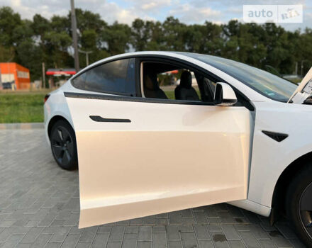 Белый Тесла Модель 3, объемом двигателя 0 л и пробегом 18 тыс. км за 47500 $, фото 40 на Automoto.ua