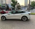 Білий Тесла Модель 3, об'ємом двигуна 0 л та пробігом 43 тис. км за 19000 $, фото 3 на Automoto.ua